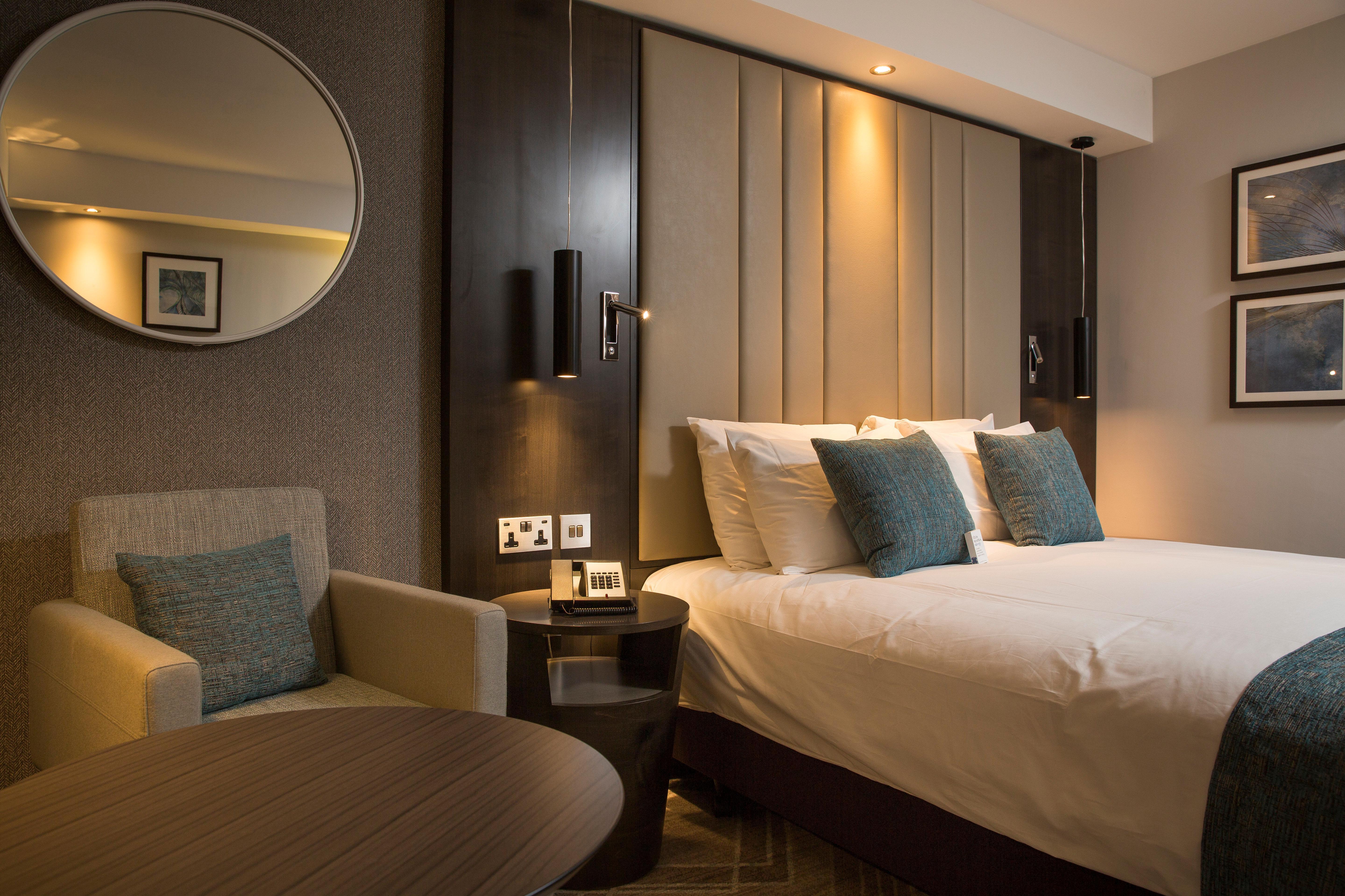 Отель Crowne Plaza Basingstoke By Ihg Экстерьер фото