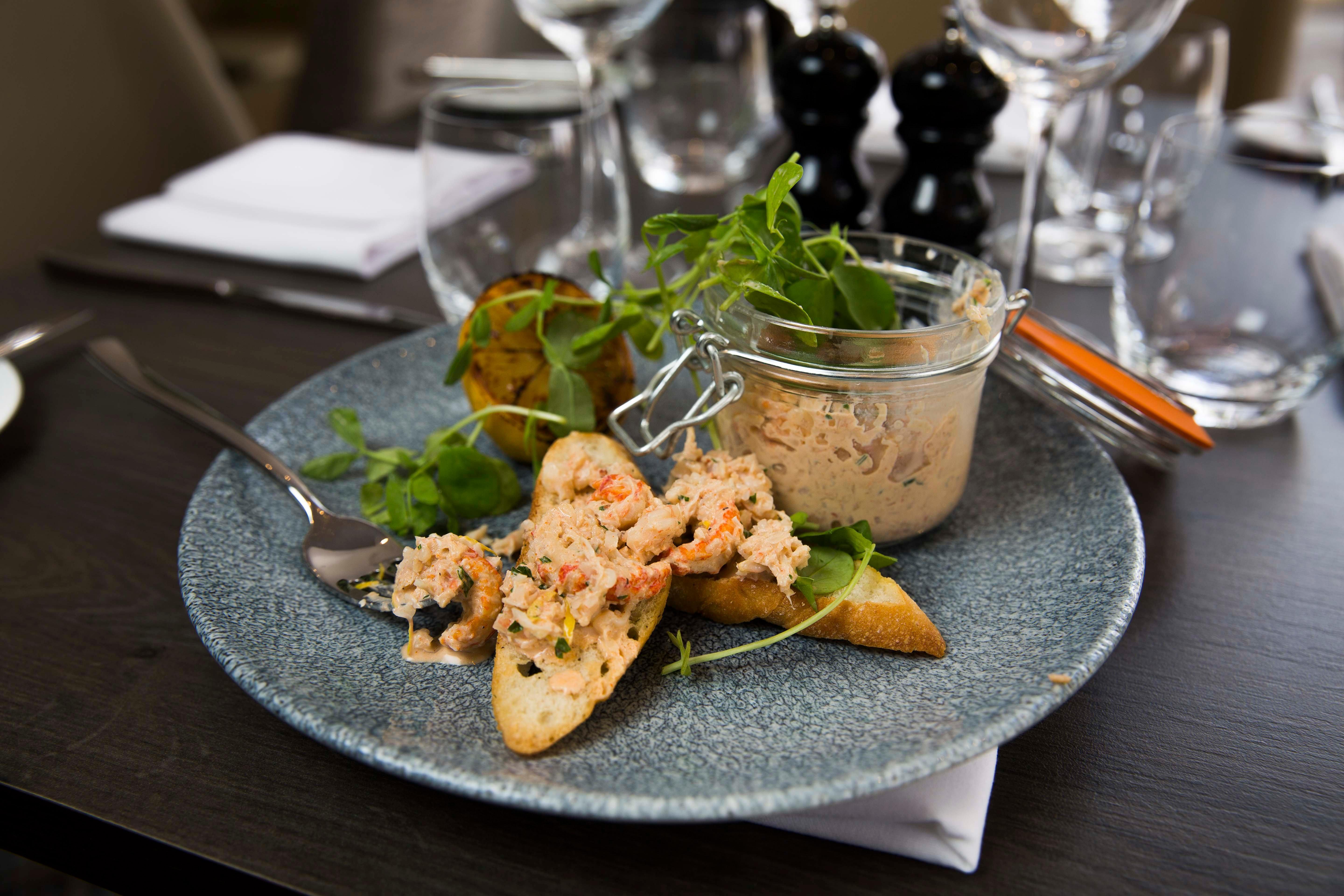 Отель Crowne Plaza Basingstoke By Ihg Экстерьер фото