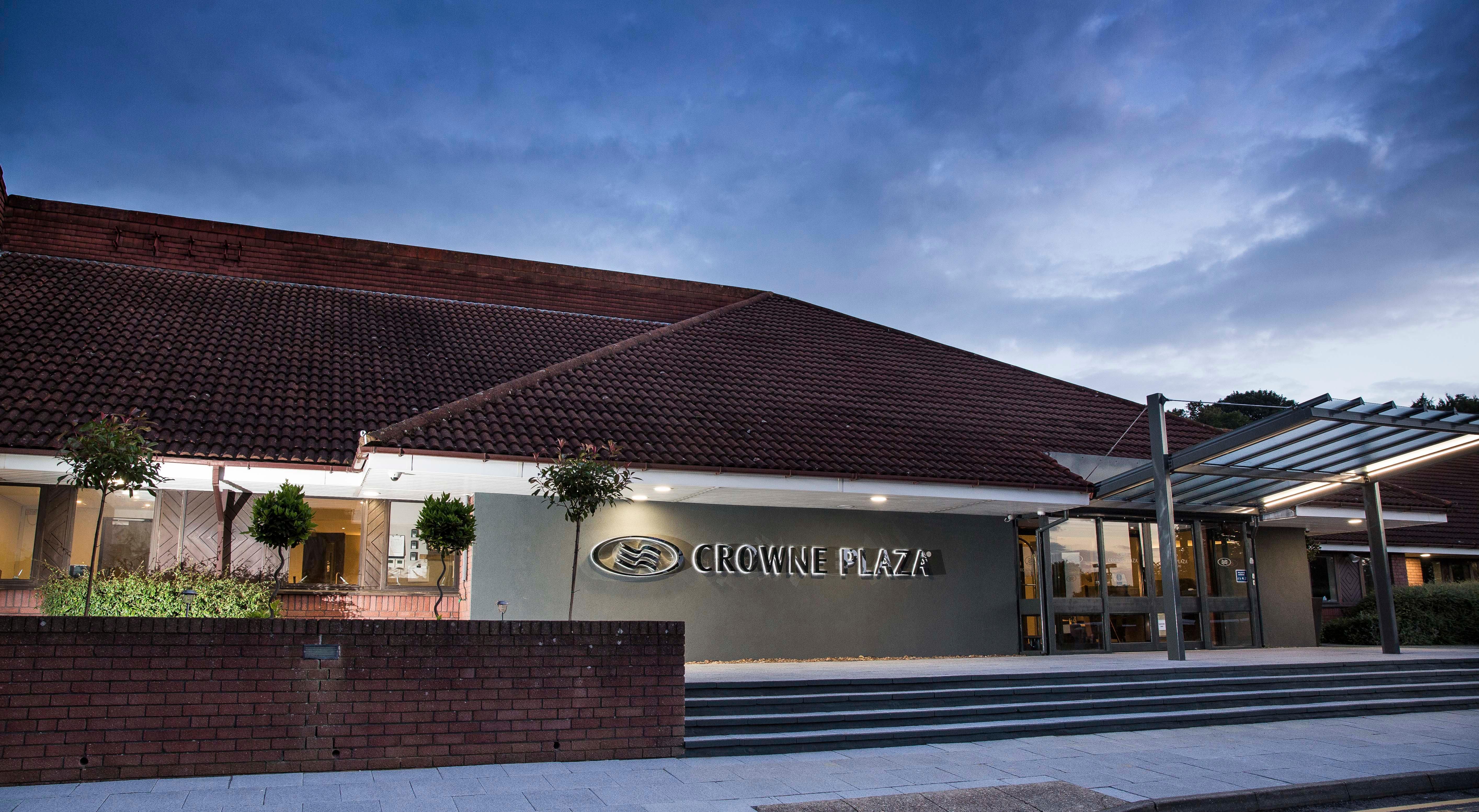 Отель Crowne Plaza Basingstoke By Ihg Экстерьер фото