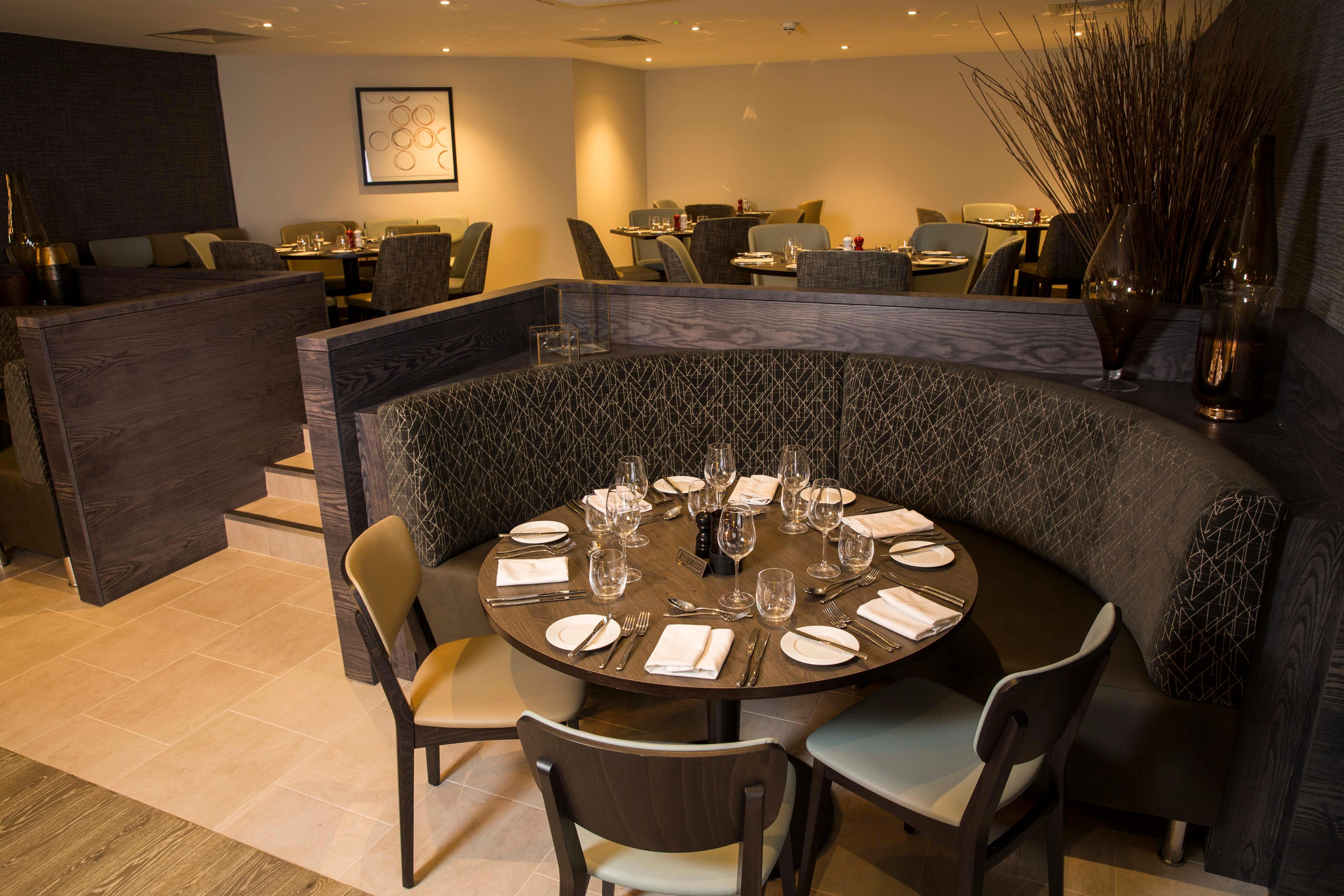 Отель Crowne Plaza Basingstoke By Ihg Экстерьер фото
