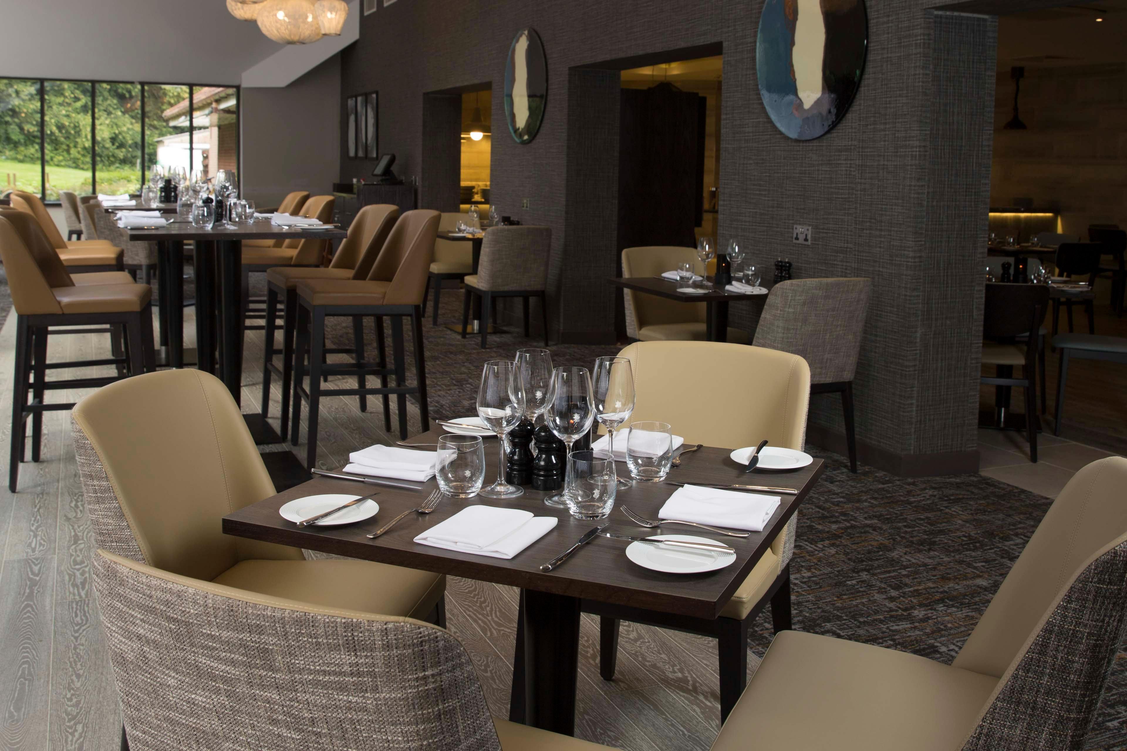Отель Crowne Plaza Basingstoke By Ihg Экстерьер фото