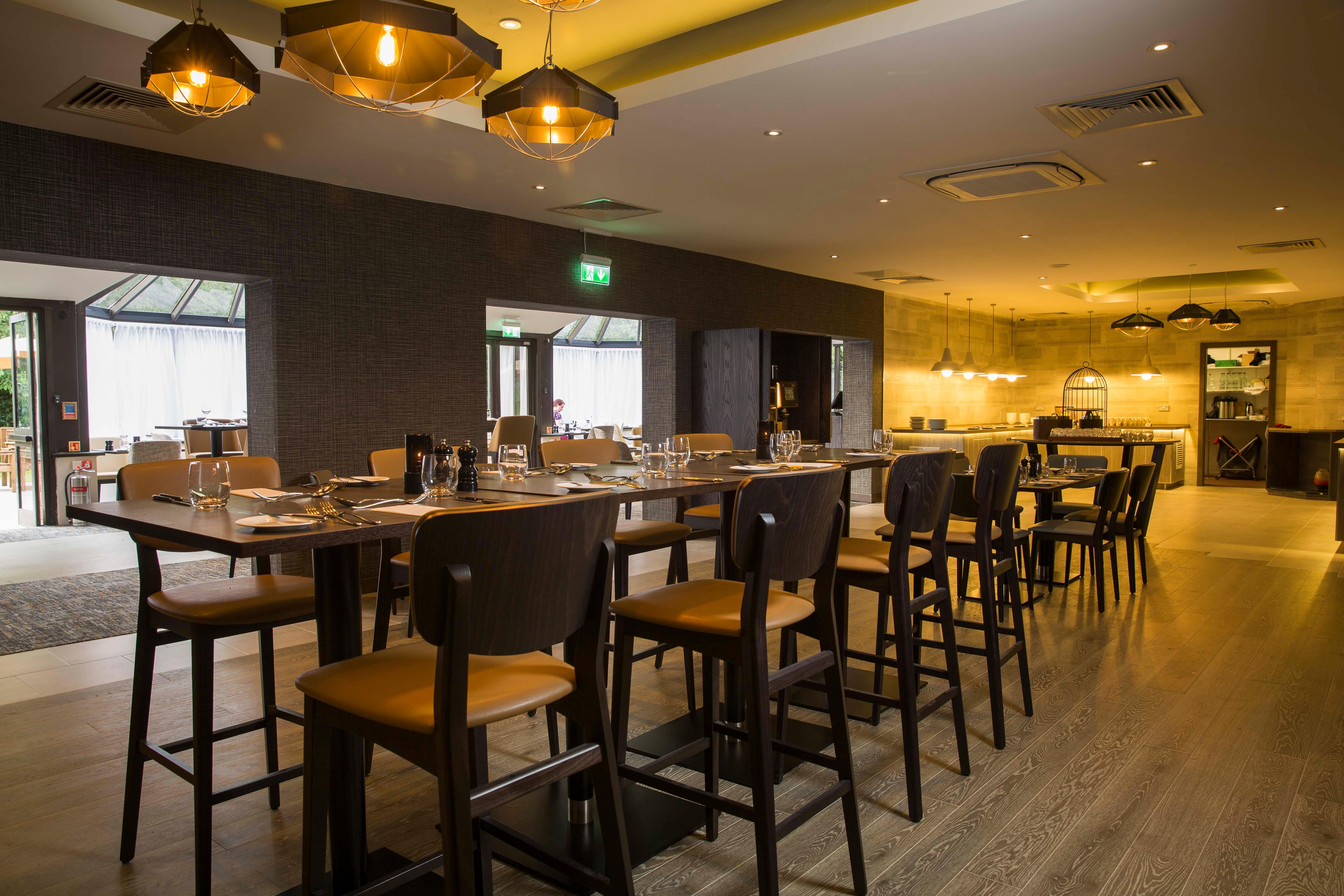 Отель Crowne Plaza Basingstoke By Ihg Экстерьер фото
