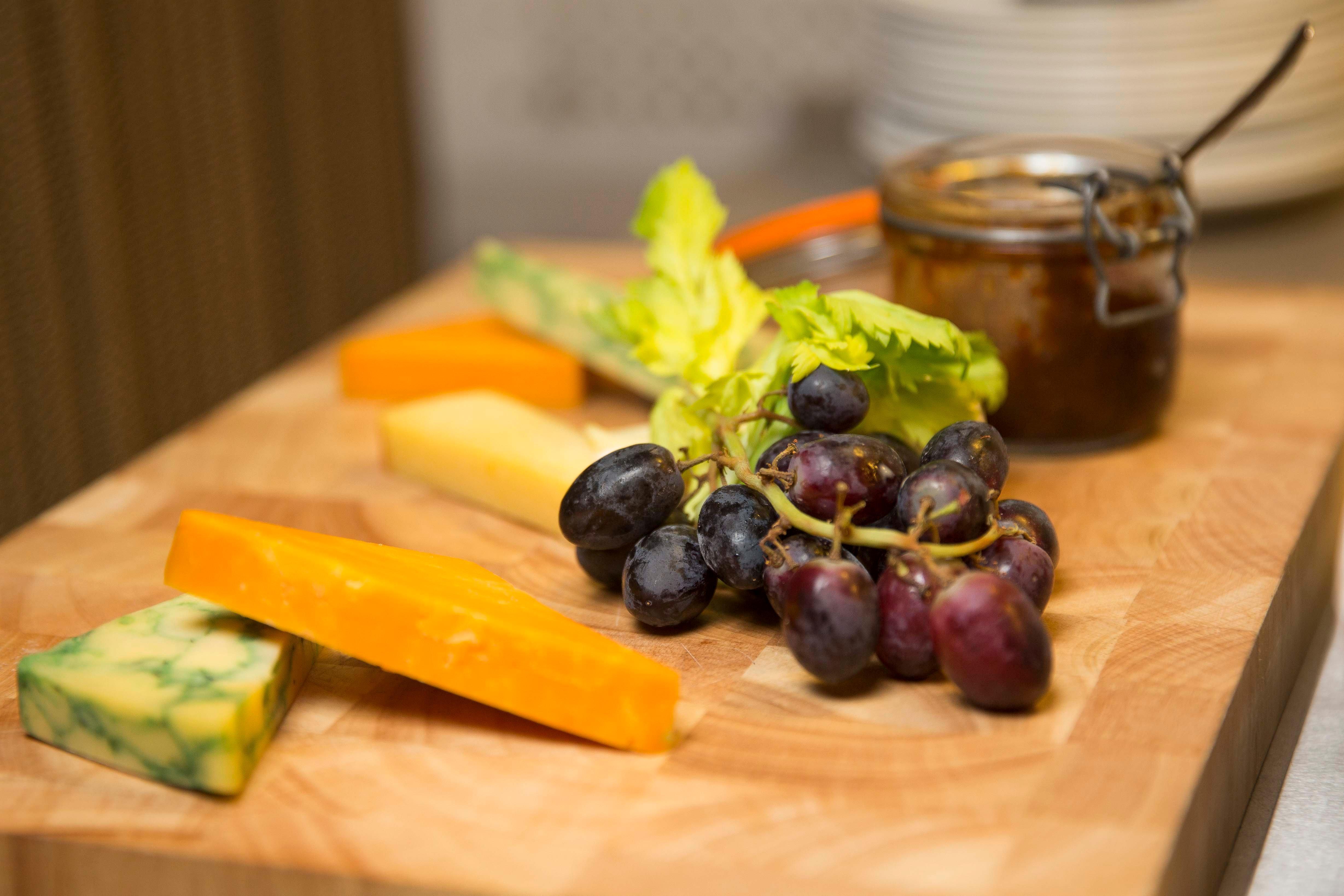 Отель Crowne Plaza Basingstoke By Ihg Экстерьер фото