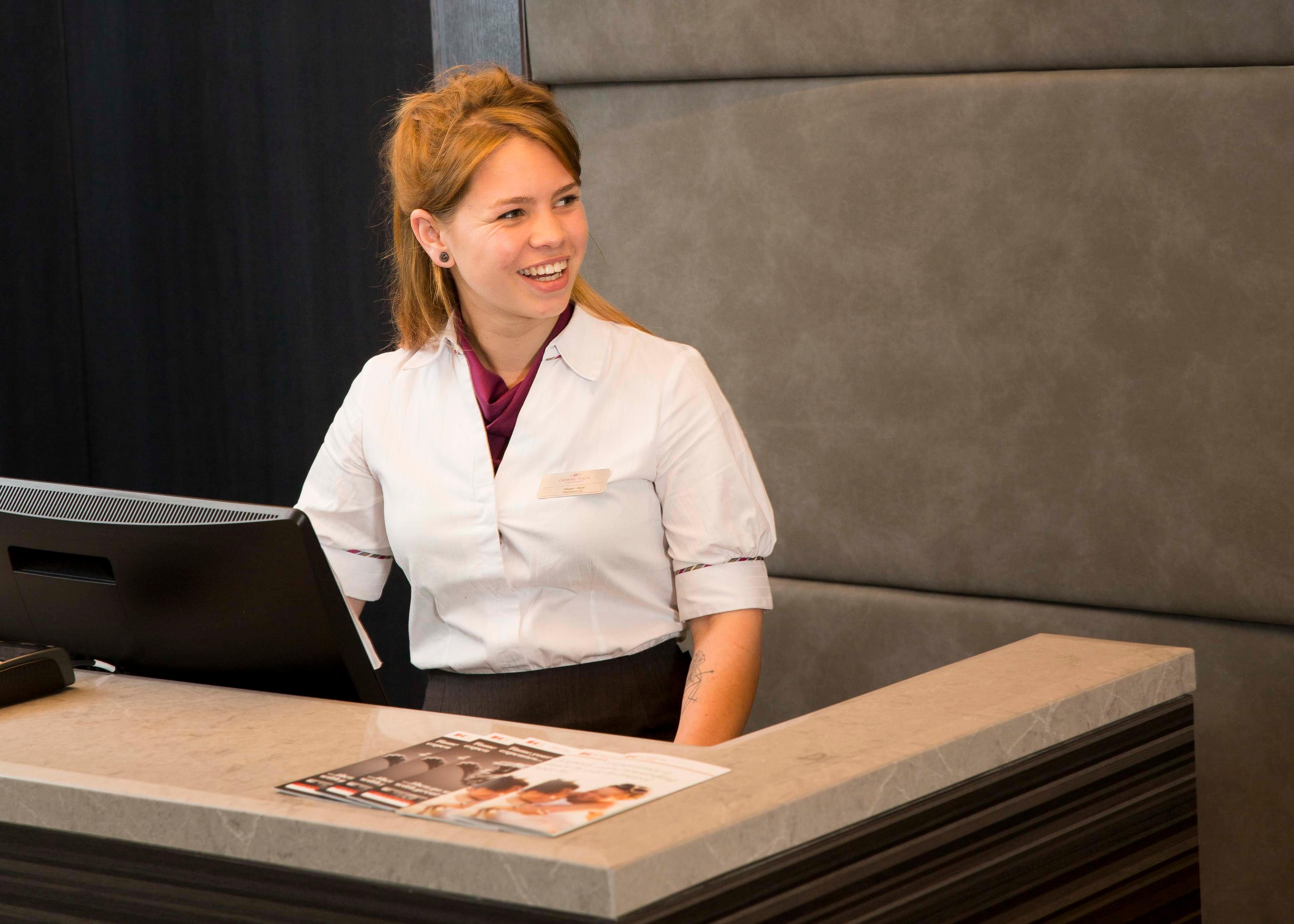 Отель Crowne Plaza Basingstoke By Ihg Экстерьер фото
