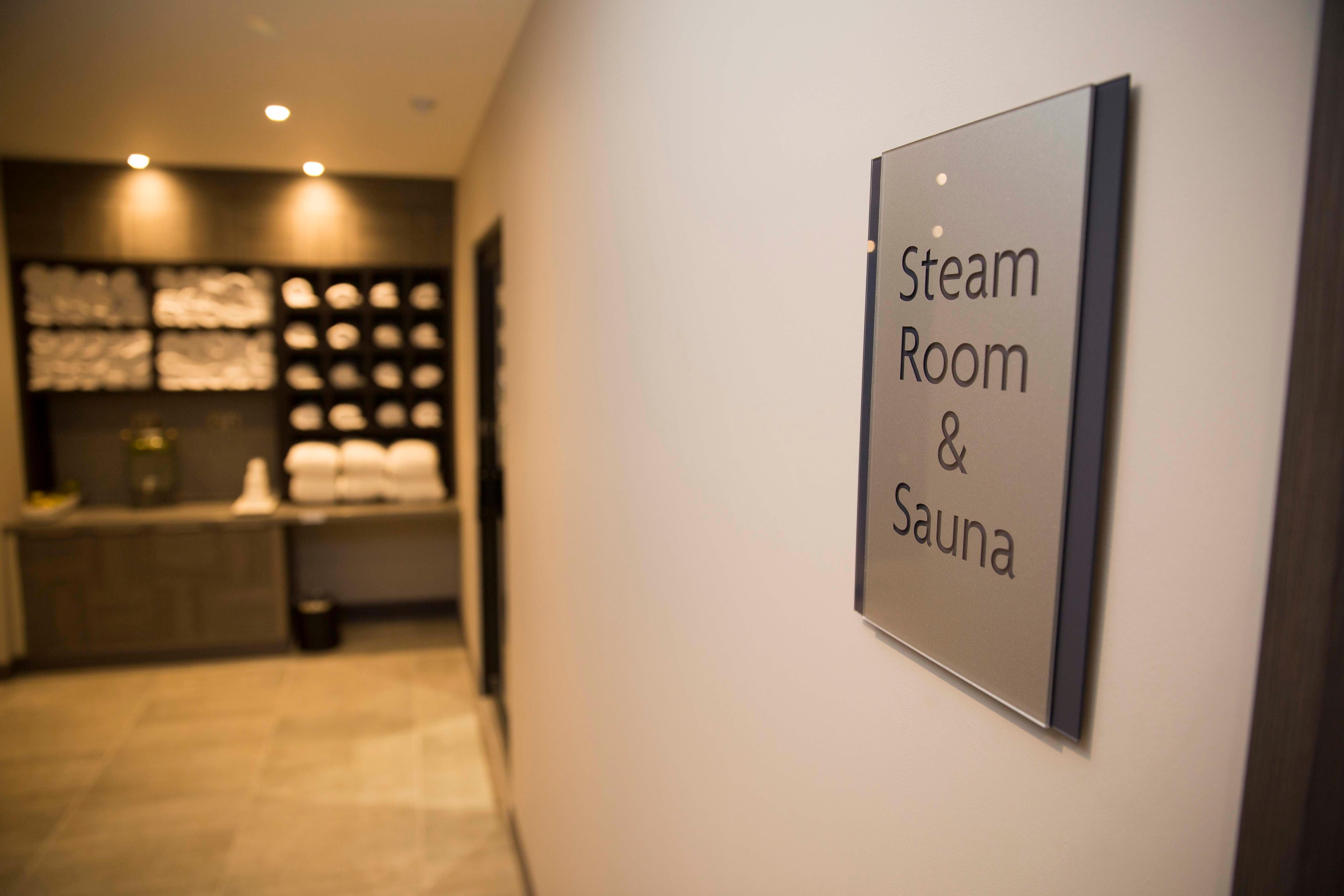 Отель Crowne Plaza Basingstoke By Ihg Экстерьер фото