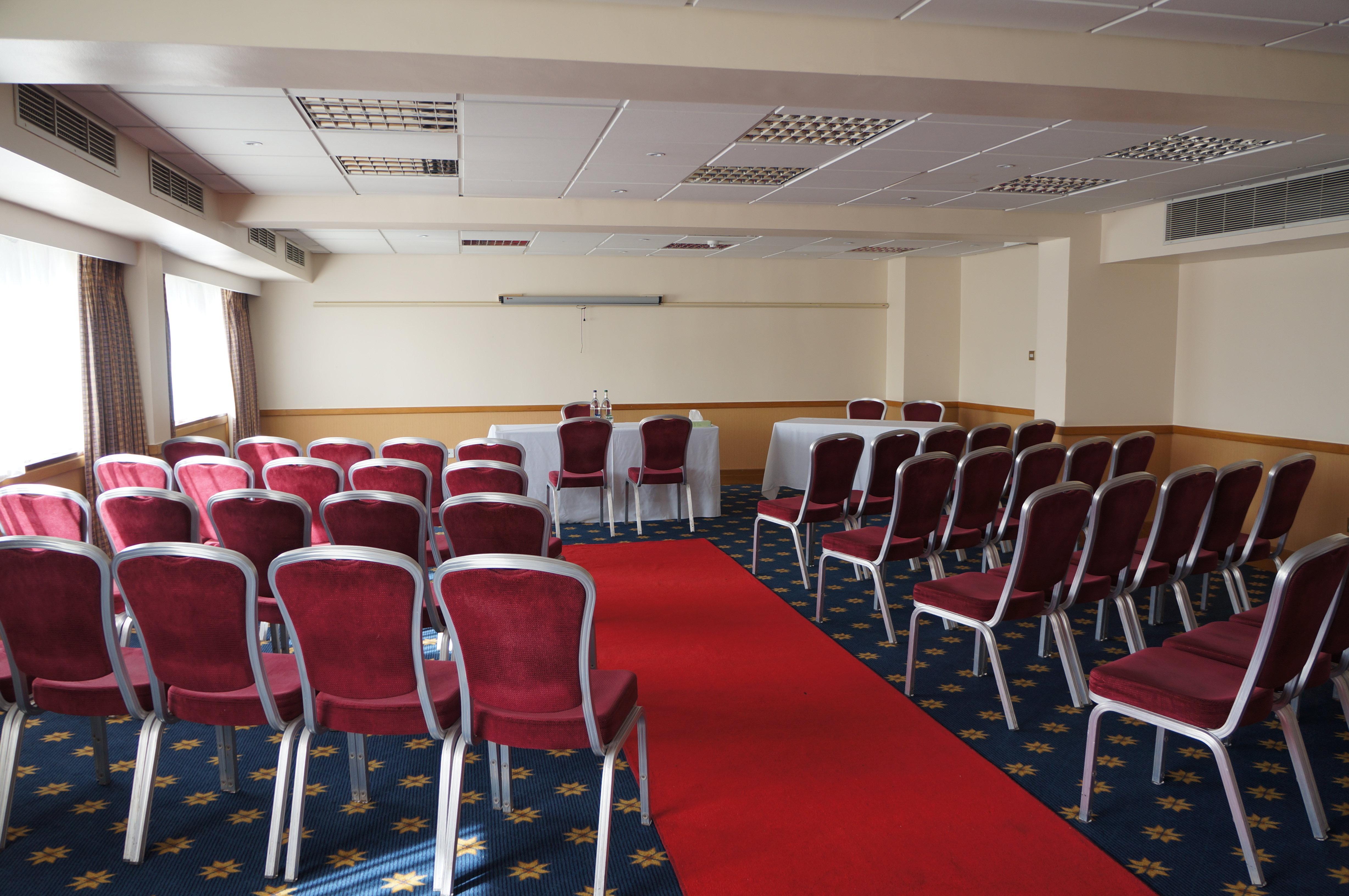 Отель Crowne Plaza Basingstoke By Ihg Экстерьер фото