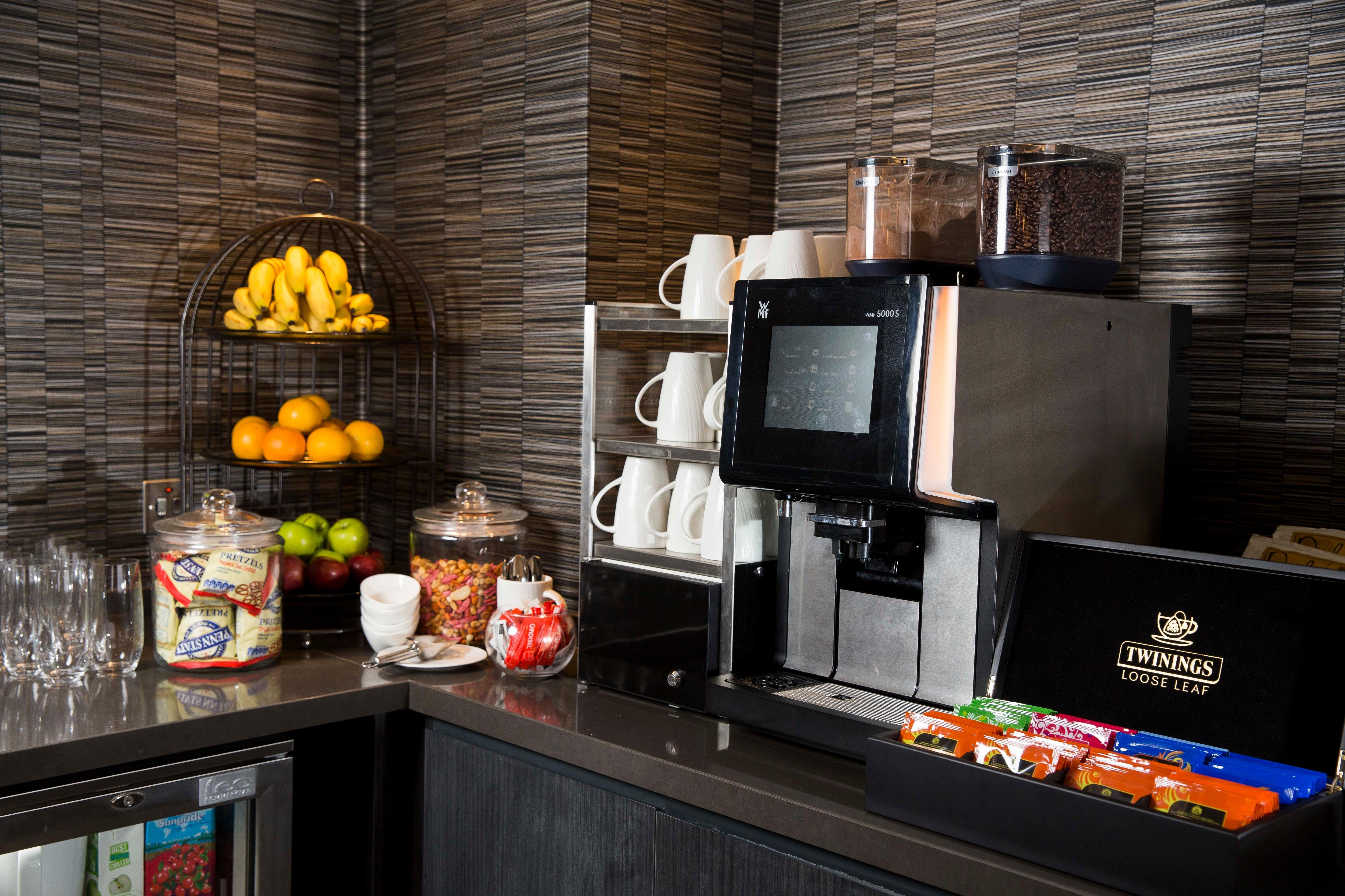 Отель Crowne Plaza Basingstoke By Ihg Экстерьер фото