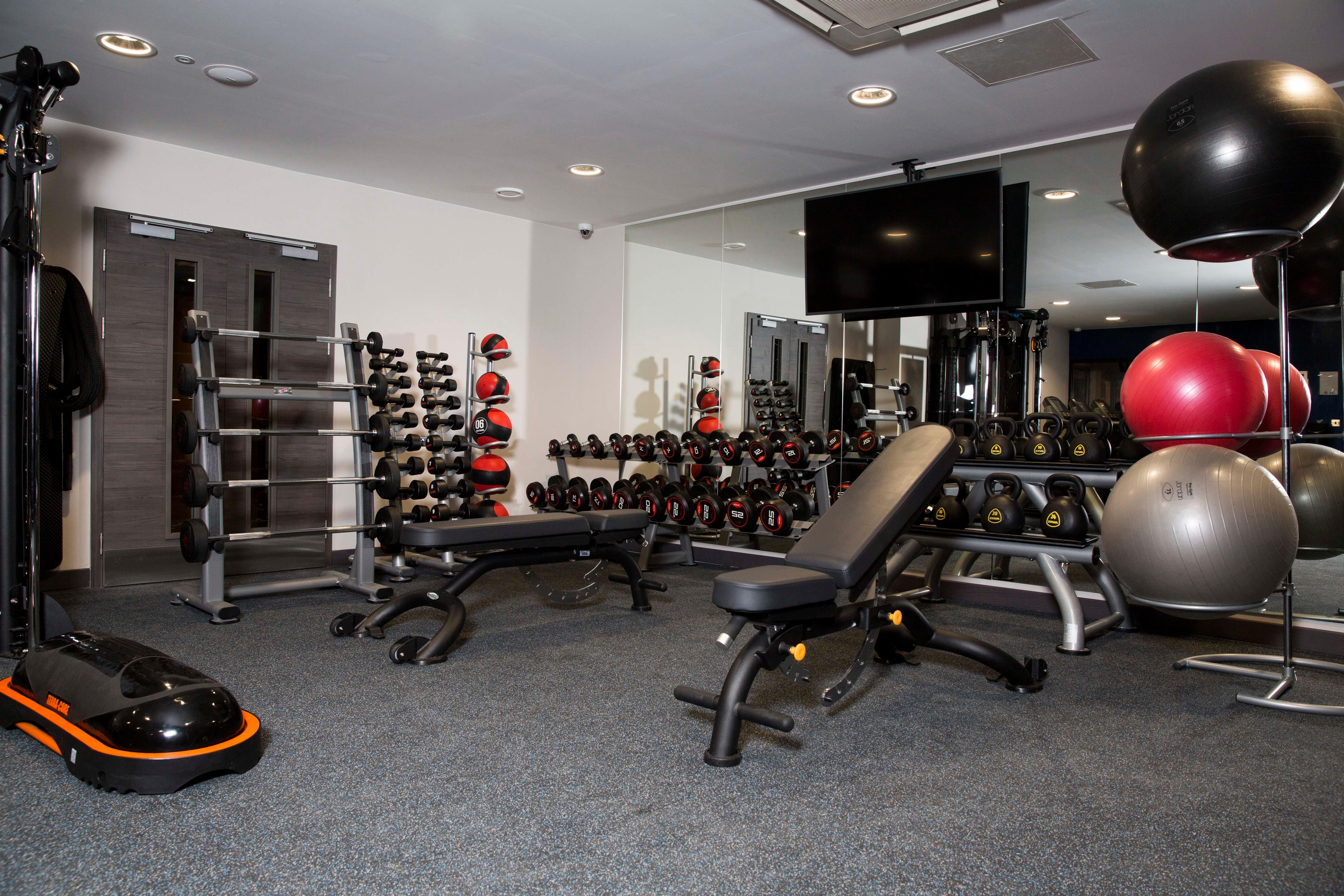Отель Crowne Plaza Basingstoke By Ihg Экстерьер фото
