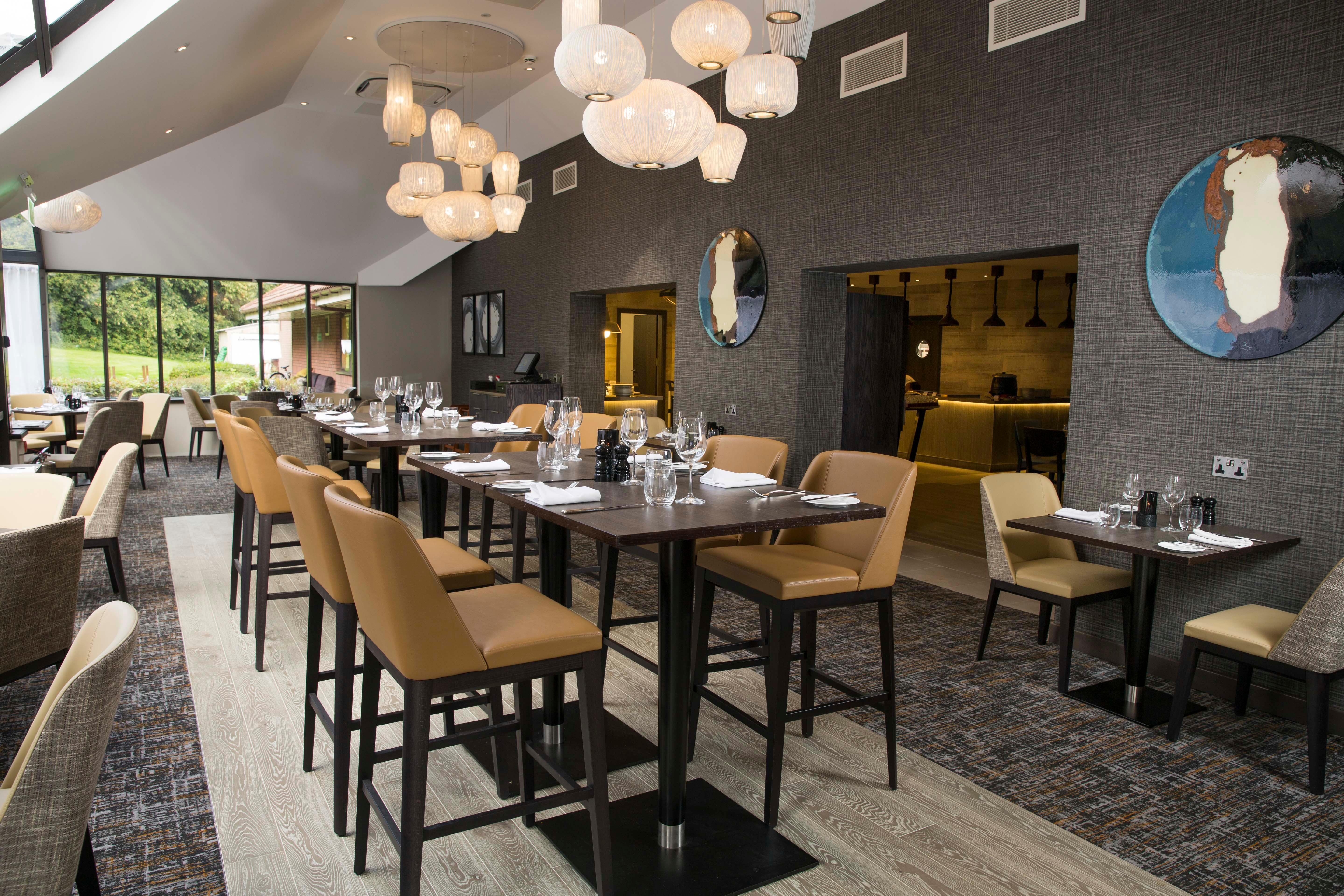 Отель Crowne Plaza Basingstoke By Ihg Экстерьер фото