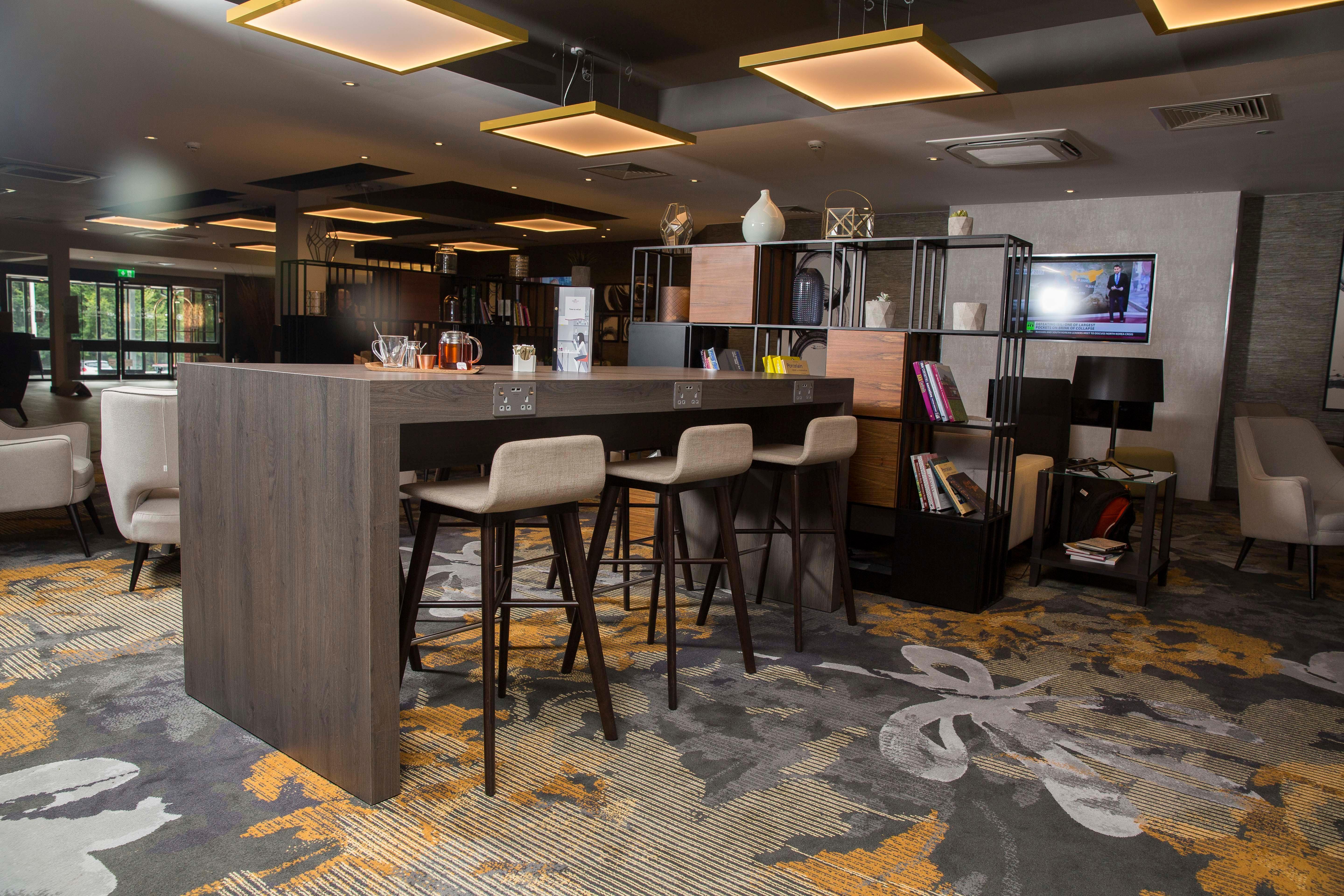 Отель Crowne Plaza Basingstoke By Ihg Экстерьер фото